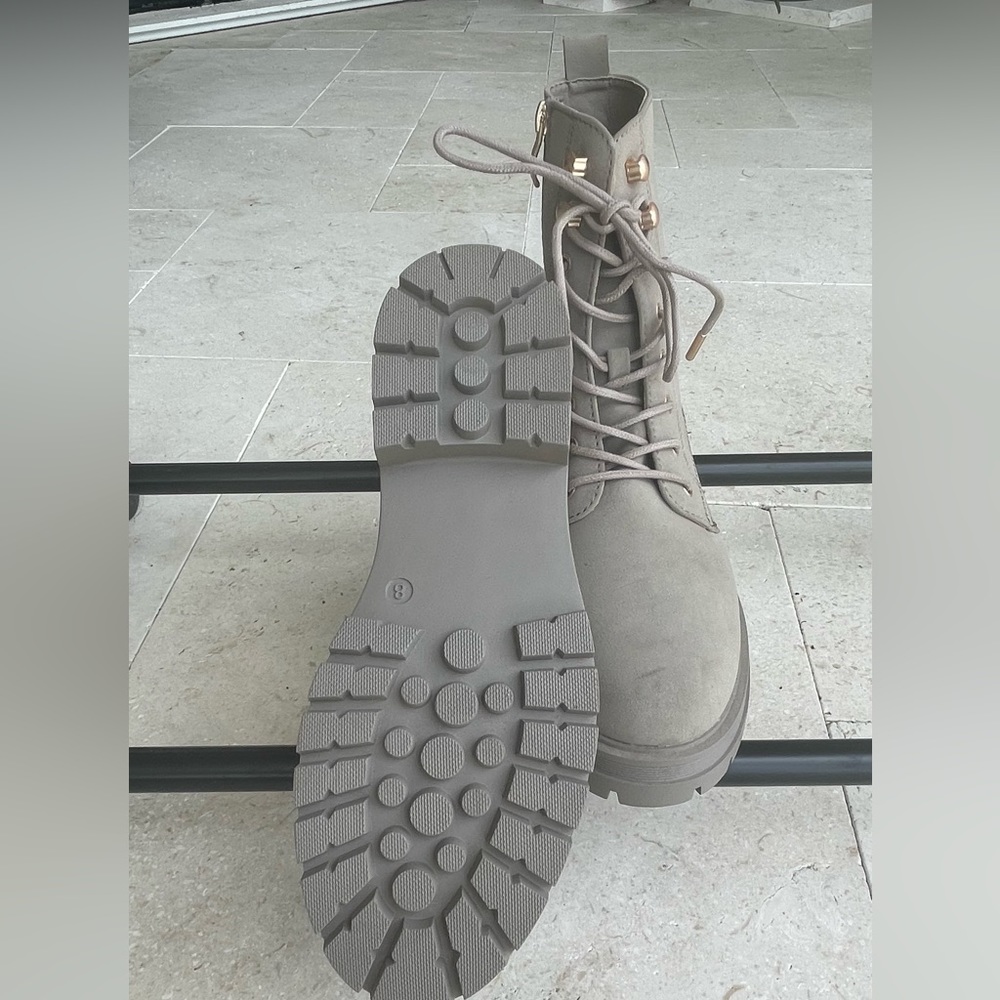 Boots - Picture 3 of 3